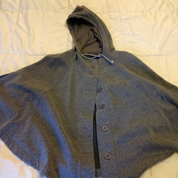 Shawl / sweater - Picture 1 of 2
